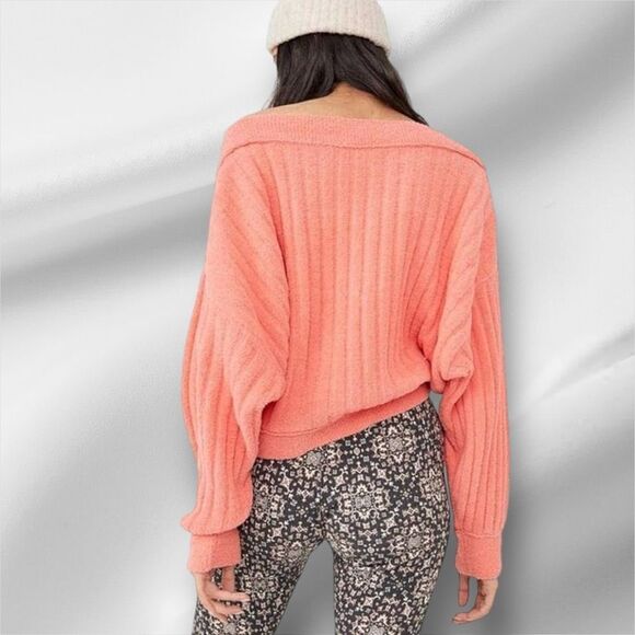 FREE PEOPLE Women’s Cabin Fever Ribbed Sweater in the Size Medium - Picture 4 of 14